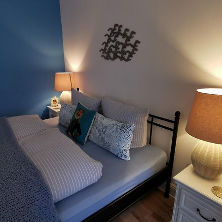 Bed&Breakfast Wagner "Im Alten Pfarrhaus" Нойрупин Екстериор снимка