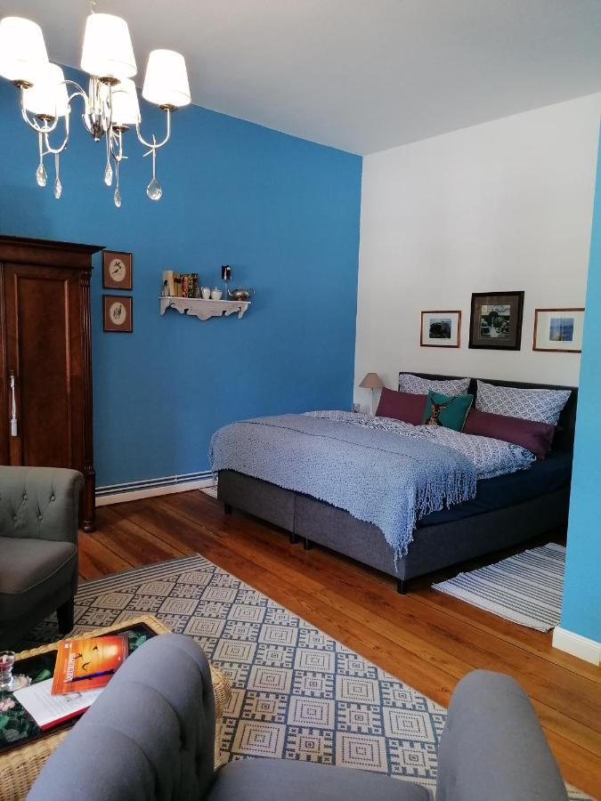 Bed&Breakfast Wagner "Im Alten Pfarrhaus" Нойрупин Екстериор снимка