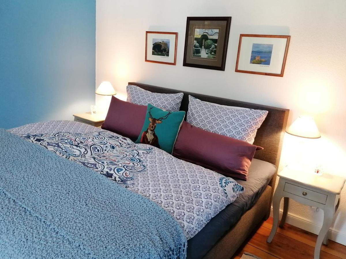 Bed&Breakfast Wagner "Im Alten Pfarrhaus" Нойрупин Екстериор снимка