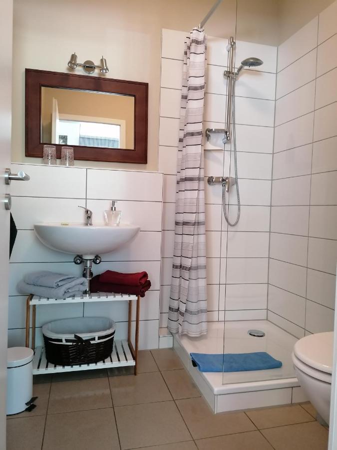 Bed&Breakfast Wagner "Im Alten Pfarrhaus" Нойрупин Екстериор снимка