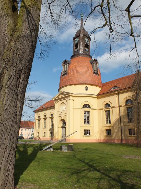 Bed&Breakfast Wagner "Im Alten Pfarrhaus" Нойрупин Екстериор снимка