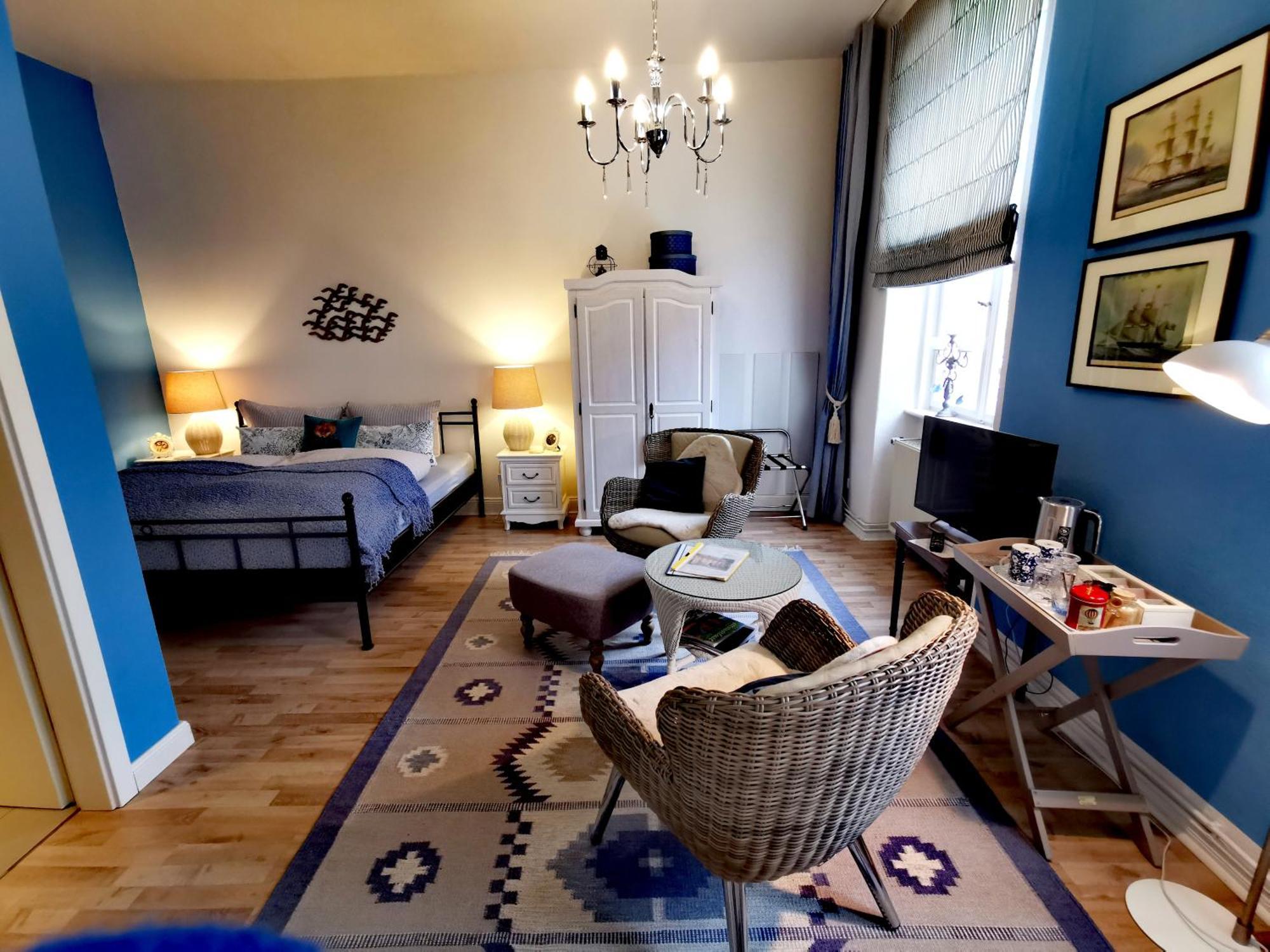 Bed&Breakfast Wagner "Im Alten Pfarrhaus" Нойрупин Екстериор снимка