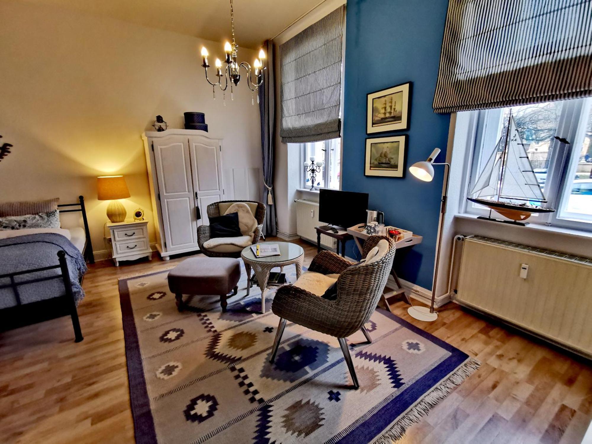 Bed&Breakfast Wagner "Im Alten Pfarrhaus" Нойрупин Екстериор снимка