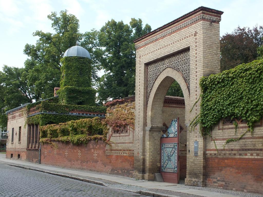 Bed&Breakfast Wagner "Im Alten Pfarrhaus" Нойрупин Екстериор снимка